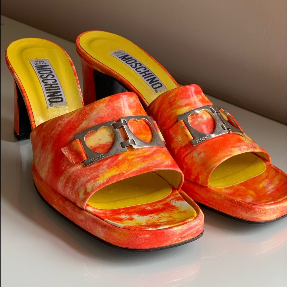 MOSCHINO